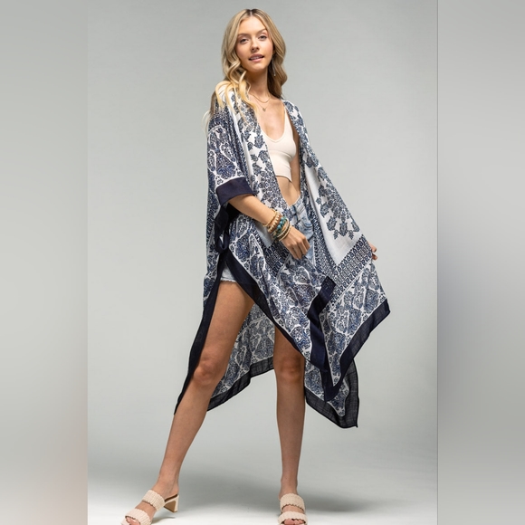 White & Navy Paisley Damask Print Kimono w Deep Black Solid Border - Picture 6 of 6